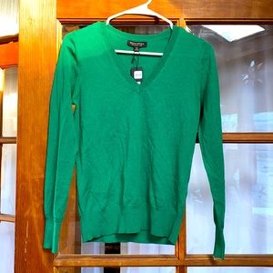 Banana Republic Kelly green Merino wool sweater